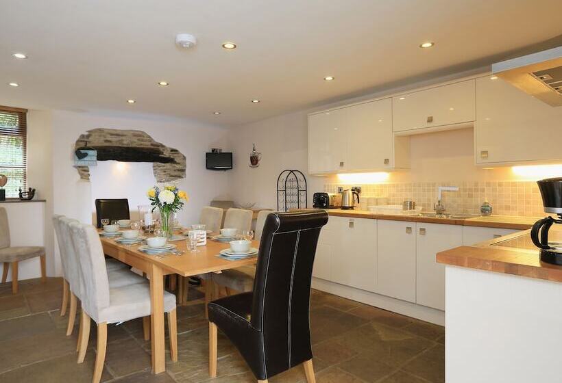 Little Cotton Farmhouse