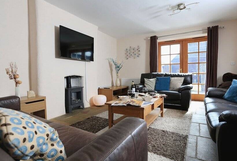 Little Cotton Farmhouse