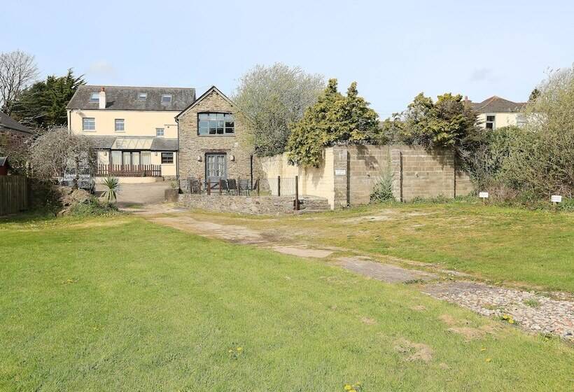 Little Cotton Farmhouse