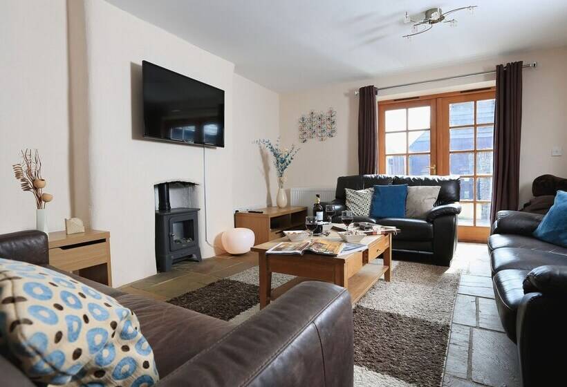 Little Cotton Farmhouse