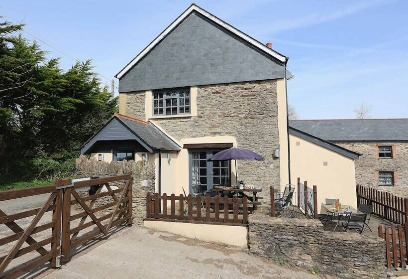 Little Cotton Farmhouse