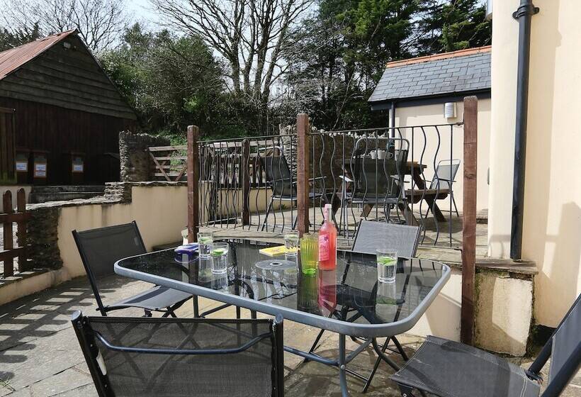 Little Cotton Farmhouse