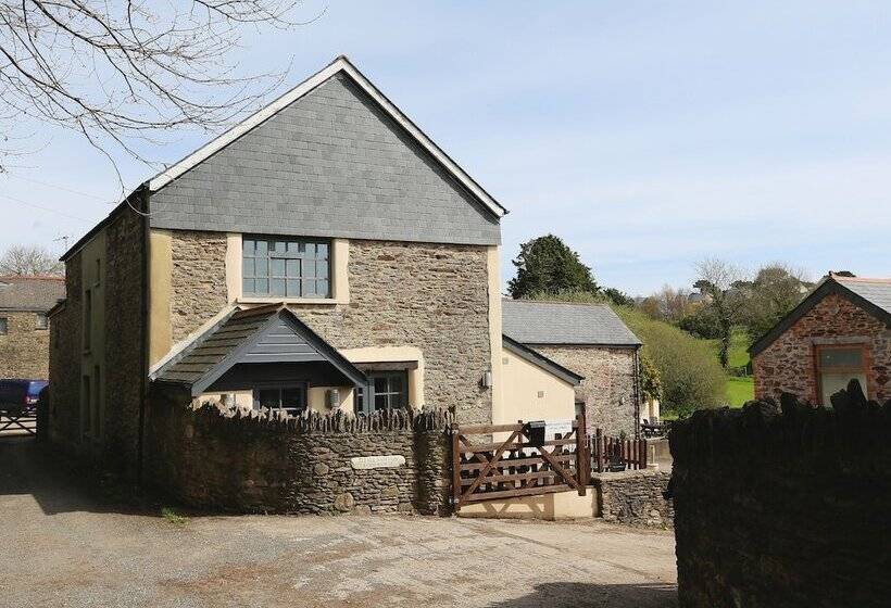 Little Cotton Farmhouse