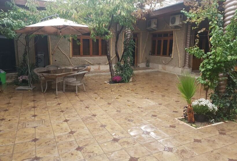 פנסיון S E A S O N S