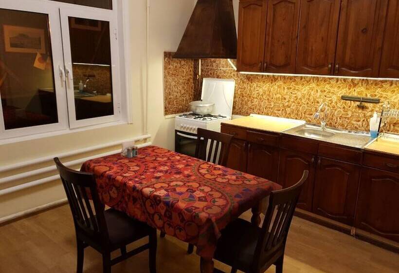 פנסיון S E A S O N S