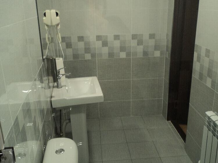 פנסיון S E A S O N S