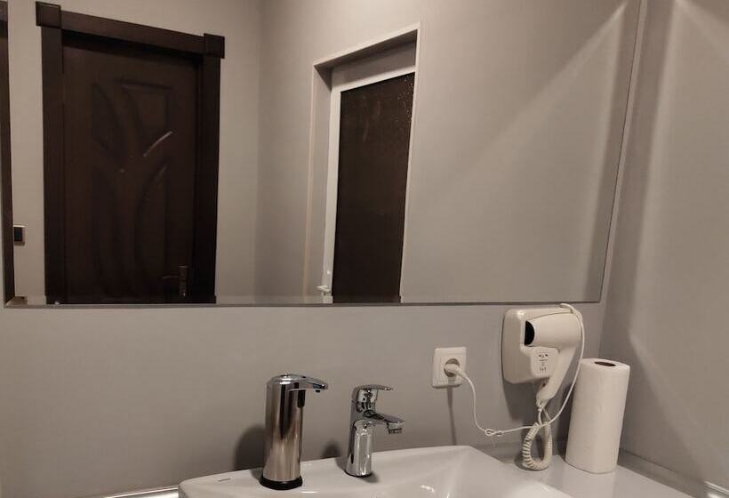 פנסיון S E A S O N S