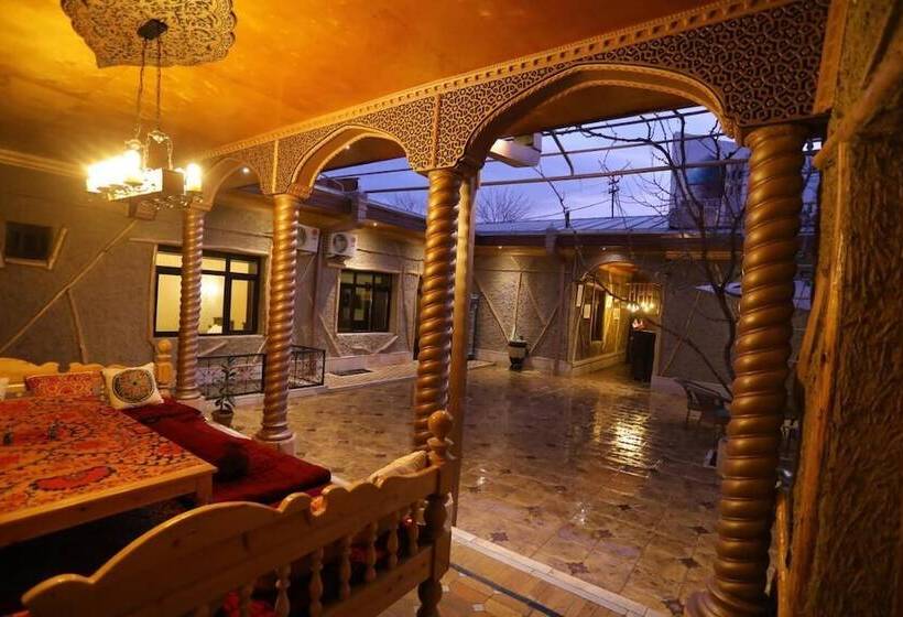 פנסיון S E A S O N S