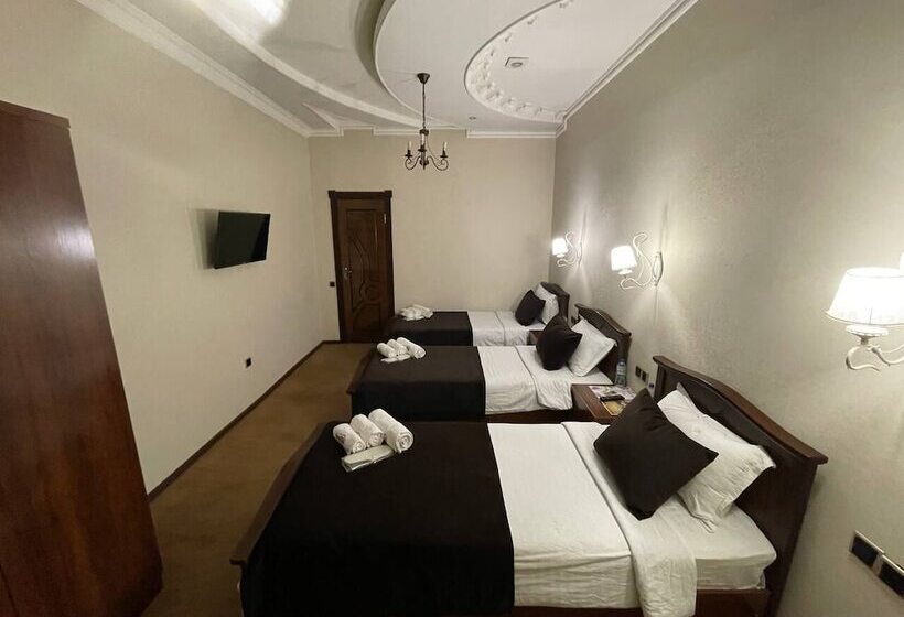 פנסיון S E A S O N S