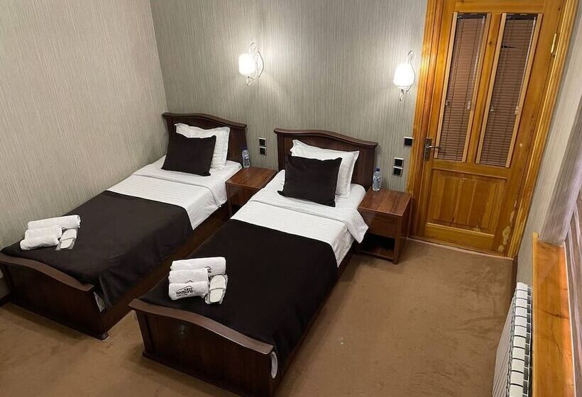 פנסיון S E A S O N S