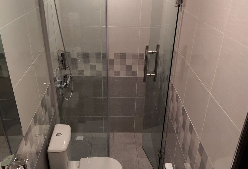 פנסיון S E A S O N S