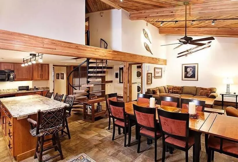 Stonebridge Condominiums