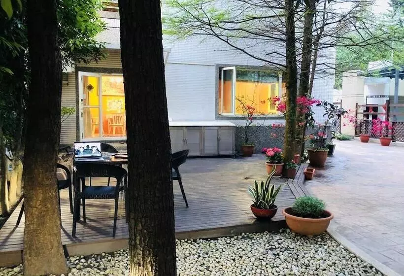 تختخواب و صبحانه Corner Love Homestay