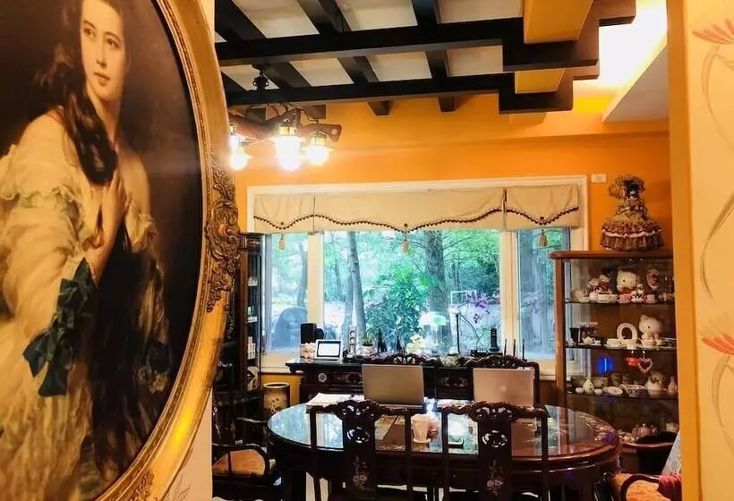 تختخواب و صبحانه Corner Love Homestay