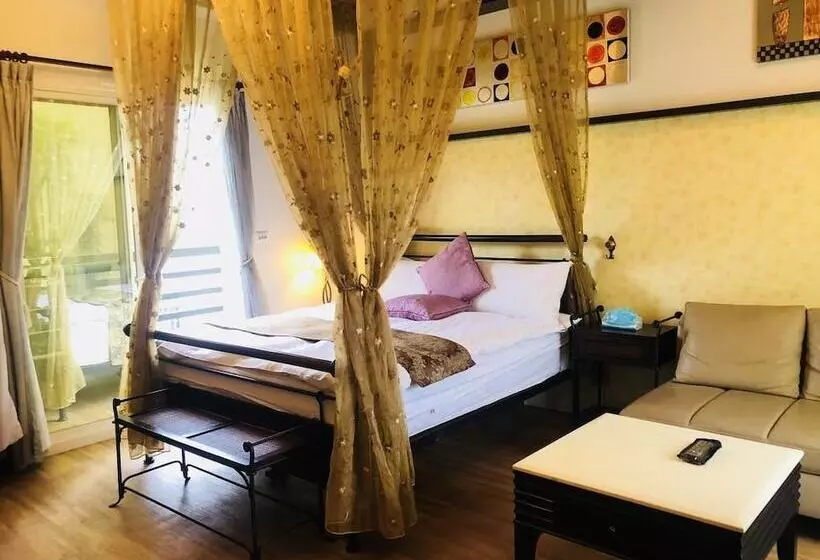 تختخواب و صبحانه Corner Love Homestay