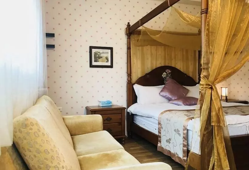 تختخواب و صبحانه Corner Love Homestay