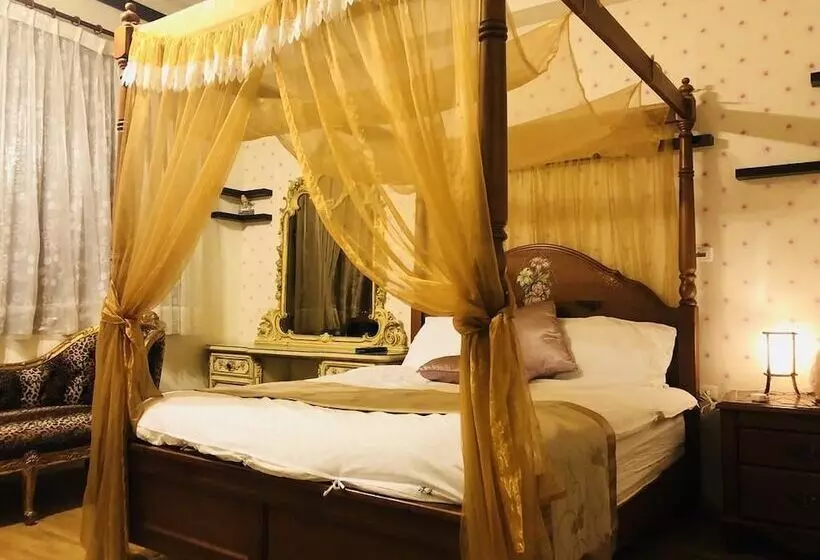تختخواب و صبحانه Corner Love Homestay