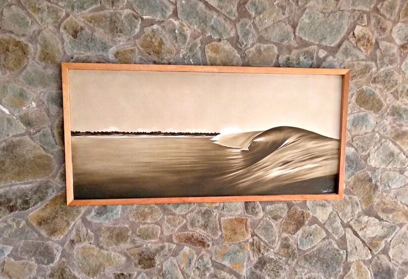 تختخواب و صبحانه Natural Surf Lodge