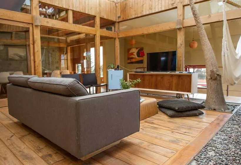 Aamiaismajoitus (B&B) Natural Surf Lodge