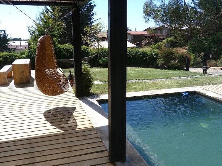 تختخواب و صبحانه Natural Surf Lodge