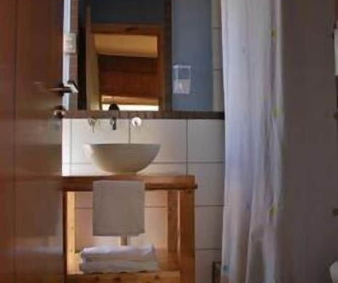 تختخواب و صبحانه Natural Surf Lodge