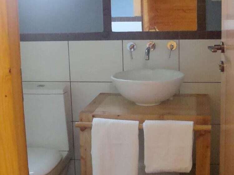 تختخواب و صبحانه Natural Surf Lodge