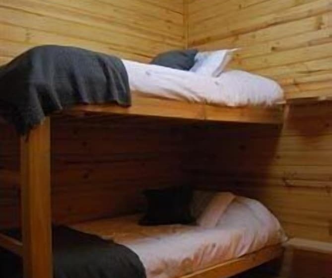 تختخواب و صبحانه Natural Surf Lodge