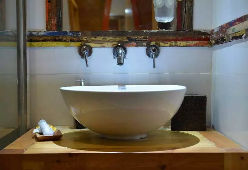 Aamiaismajoitus (B&B) Natural Surf Lodge