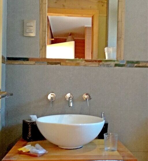 تختخواب و صبحانه Natural Surf Lodge