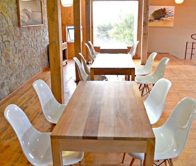 تختخواب و صبحانه Natural Surf Lodge