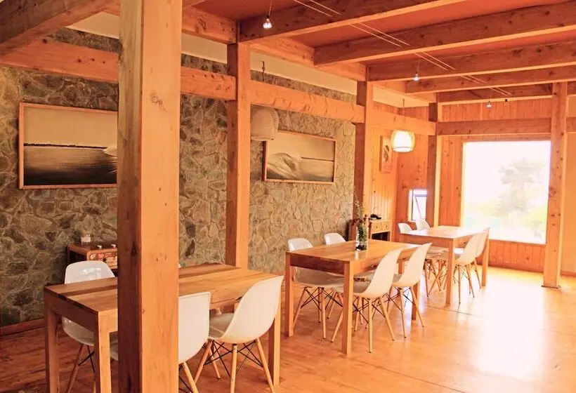 Aamiaismajoitus (B&B) Natural Surf Lodge