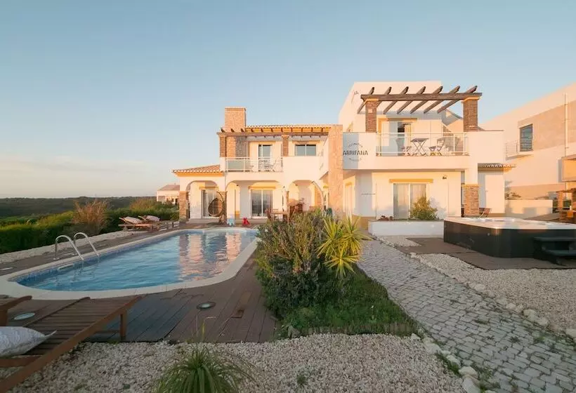 Hotelli Arrifana Destination Suites