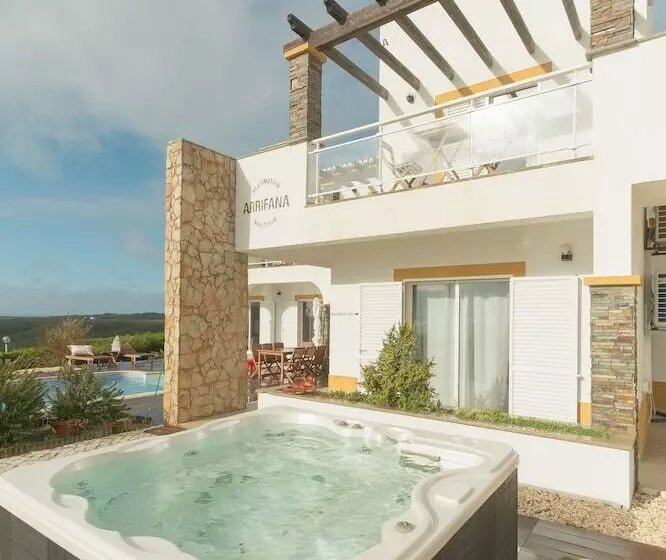 Hotelli Arrifana Destination Suites