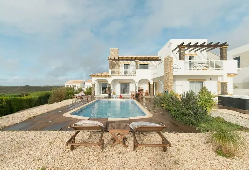 Hotelli Arrifana Destination Suites