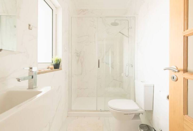 فندق Arrifana Destination Suites