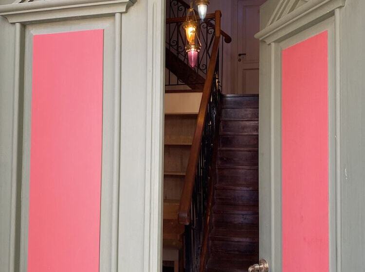 ホテル Avlulu Konak