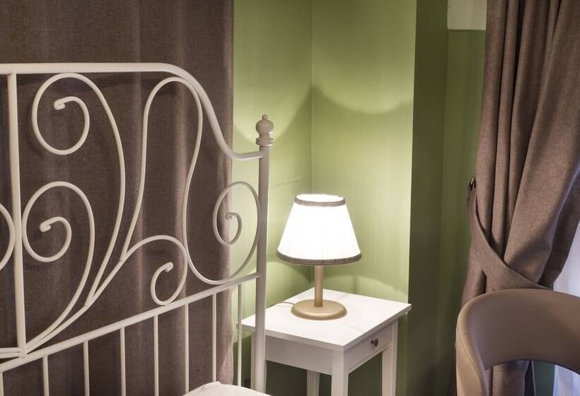 ホテル Avlulu Konak