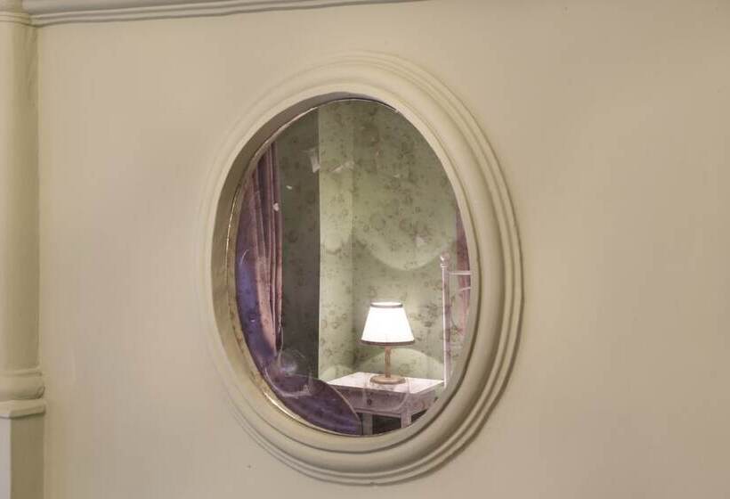 ホテル Avlulu Konak