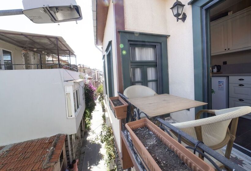 ホテル Avlulu Konak