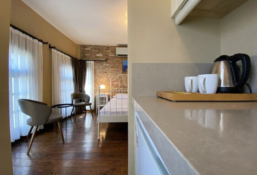 ホテル Avlulu Konak