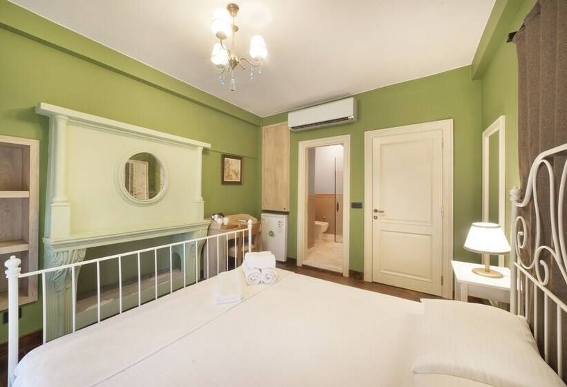 ホテル Avlulu Konak