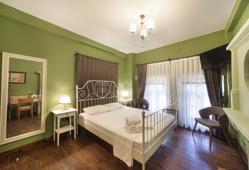 ホテル Avlulu Konak