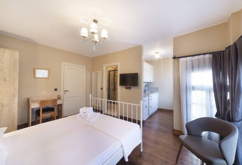 ホテル Avlulu Konak