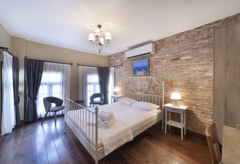 ホテル Avlulu Konak