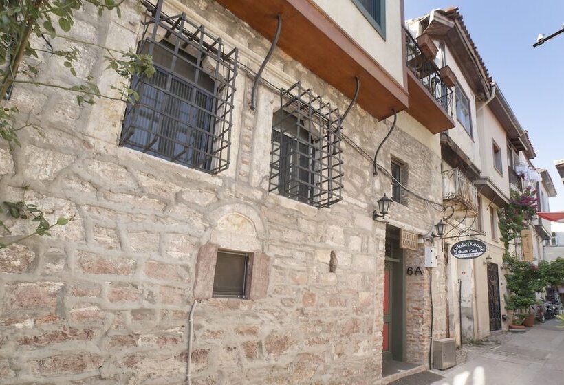 ホテル Avlulu Konak