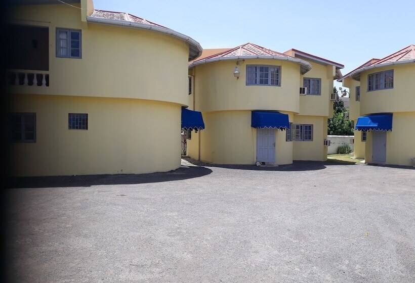 هتل Tamarind Tree Resort