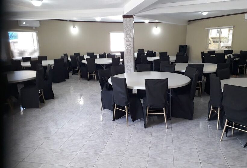 هتل Tamarind Tree Resort