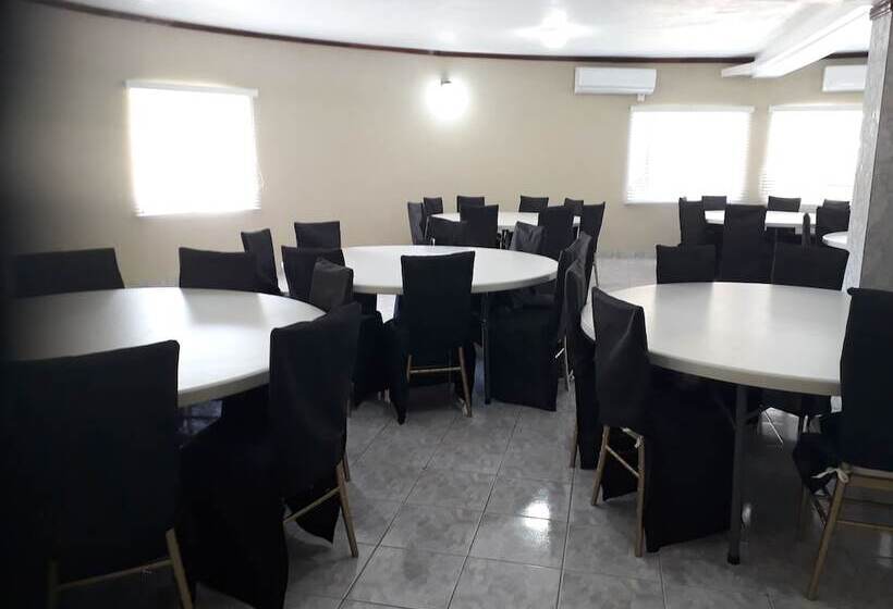 هتل Tamarind Tree Resort