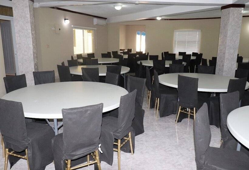 هتل Tamarind Tree Resort