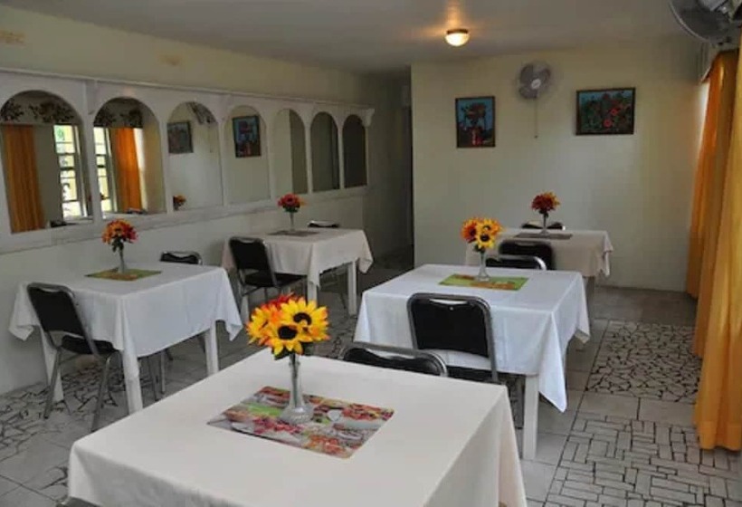 هتل Tamarind Tree Resort